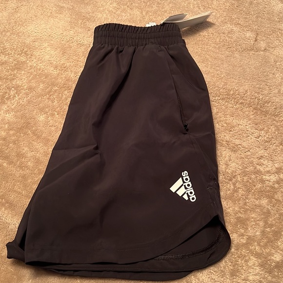 Shorts - Picture 2 of 3